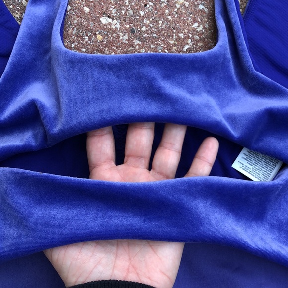 NWT! - ATHLETA Velvet Cut-Out Crop Top  / Sports Bra - Picture 7 of 9